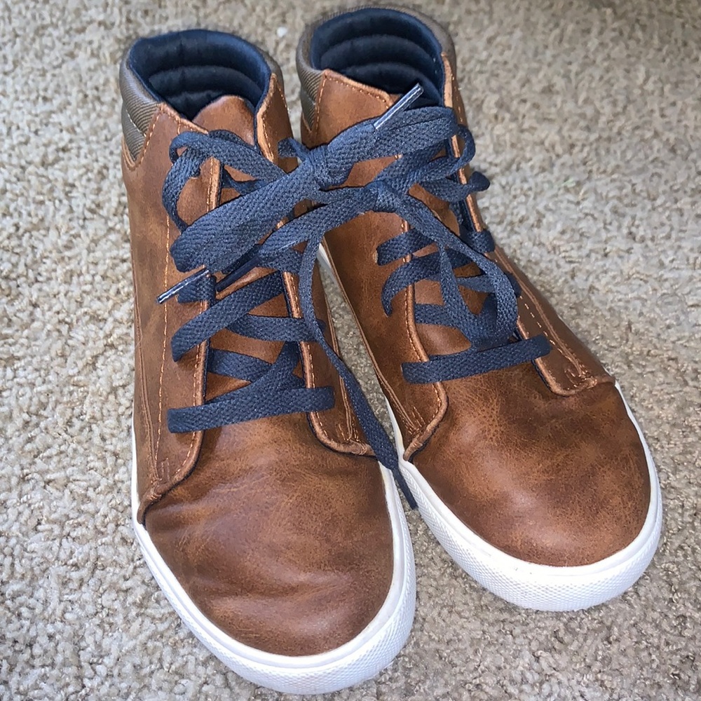 Brown lace ups